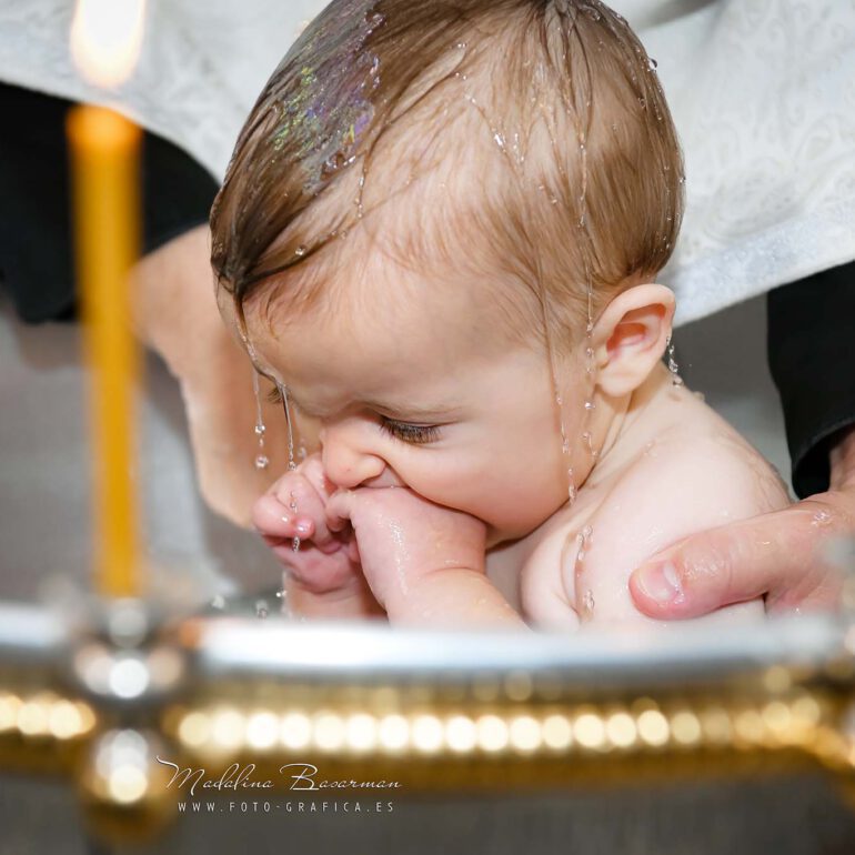 BAUTIZO MATIAS FOTOGRAFÍA BAUTISMAL EN LOGROÑO LA RIOJA