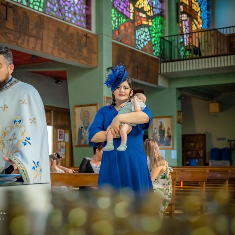 Bautizo David en Iglesia Santisima Trinidad de Logroño Fotografía de Bautizo en La Rioja