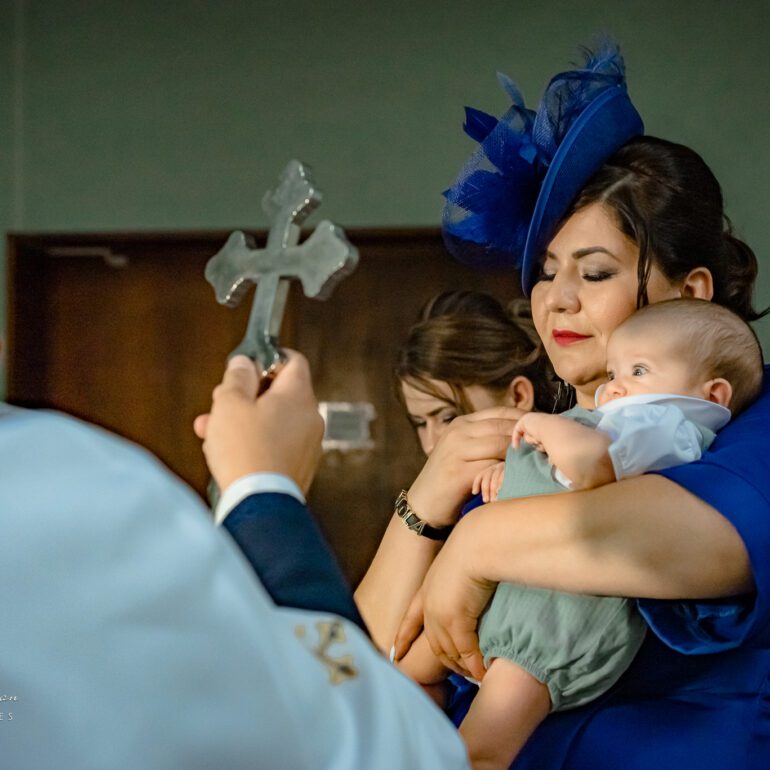 Bautizo David en Iglesia Santisima Trinidad de Logroño Fotografía de Bautizo en La Rioja