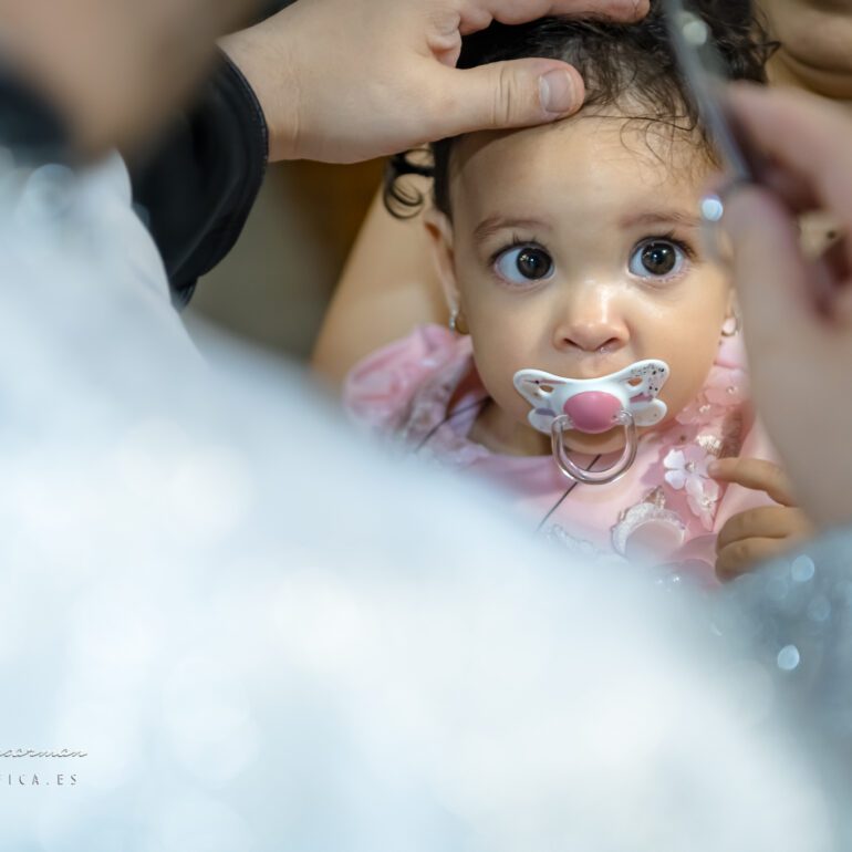 Bautizo de Eva Fotografía de Bautizo en Iglesia Santisima Trinidad de Logroño La Rioja