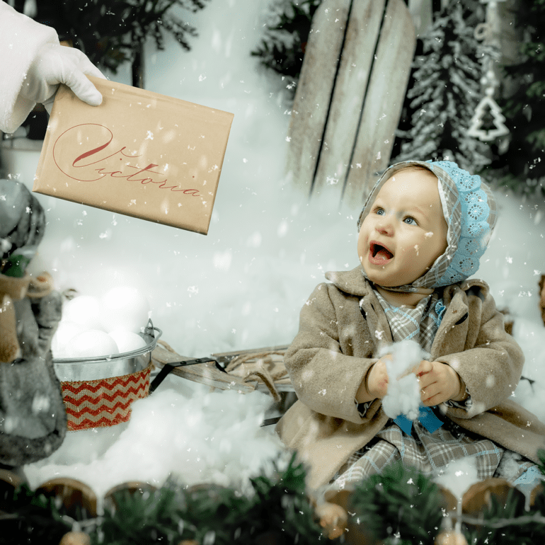 FOTOGRAFÍA NAVIDEÑA CON VICTORIA FOTOGRAFÍA DE NAVIDAD EN LOGROÑO LARDERO LA RIOJA Y ESPAÑA