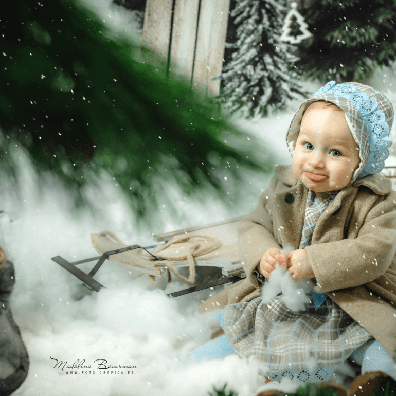 FOTOGRAFÍA NAVIDEÑA CON VICTORIA FOTOGRAFÍA DE NAVIDAD EN LOGROÑO LARDERO LA RIOJA Y ESPAÑA