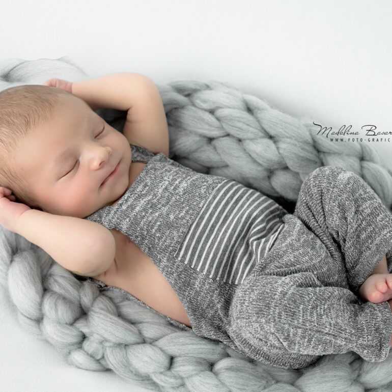 FOTOGRAFÍA NEWBORN MATEI ARTIC FOTOGRAFÍA DE RECIÉN NACIDOS EN LOGROÑO LARDERO LA RIOJA Y ESPAÑA