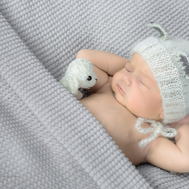 FOTOGRAFÍA NEWBORN MIGUEL FOTOGRAFÍA DE RECIÉN NACIDOS EN LOGROÑO LARDERO LA RIOJA Y ESPAÑA