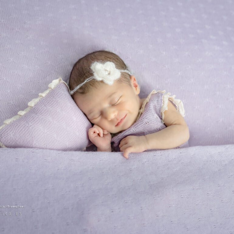 FOTOGRAFÍA NEWBORN SOFIA BURNAR FOTOGRAFÍA DE RECIÉN NACIDOS EN LOGROÑO LARDERO LA RIOJA Y ESPAÑA