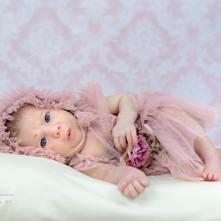 FOTOGRAFÍA NEWBORN SOFIA BURNAR FOTOGRAFÍA DE RECIÉN NACIDOS EN LOGROÑO LARDERO LA RIOJA Y ESPAÑA