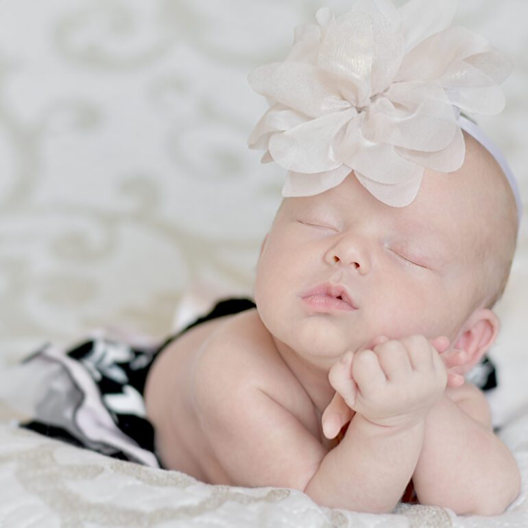 FOTOGRAFÍA NEWBORN SOFIA PAUN FOTOGRAFÍA DE RECIÉN NACIDOS EN LOGROÑO LARDERO LA RIOJA Y ESPAÑA