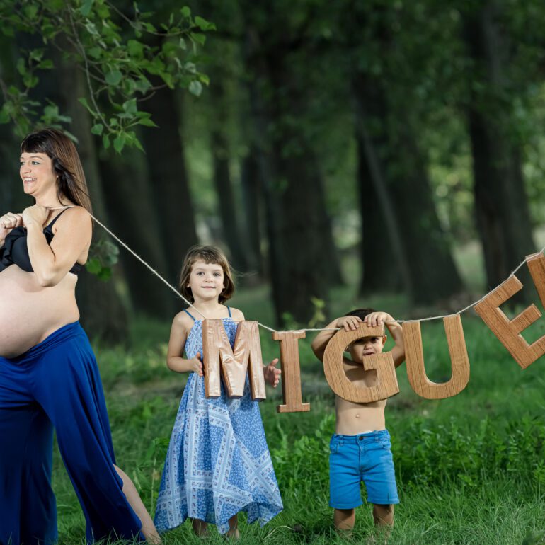 SESIÓN DE EMBARAZO EN EXTERIOR ESPERANDO A MIGUEL FOTÓGRAFO PROFESIONAL DE EMBARAZADAS EN LOGROÑO LARDERO LA RIOJA Y ESPAÑA