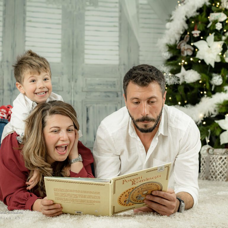 SESIÓN DE FOTOS NAVIDEÑAS CON LUCA BOGDAN SI LUMINITA FOTOGRAFÍA DE NAVIDAD EN LOGROÑO LARDERO LA RIOJA Y ESPAÑA