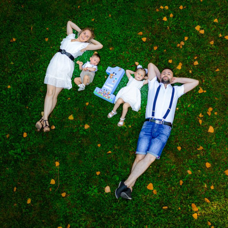 Fotografía Infantil LUCAS SMASH THE WATERMELON Sesión Smash The Cake en Naturaleza