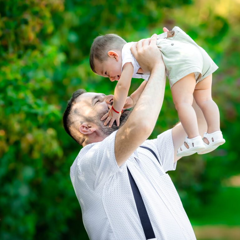 Fotografía Infantil LUCAS SMASH THE WATERMELON Sesión Smash The Cake en Naturaleza