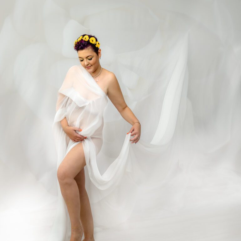 Fotografía de maternidad fine art Ioana sesión de embarazo con Mariuca