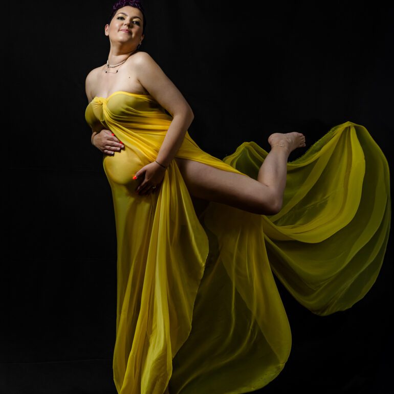 Fotografía de maternidad fine art Ioana sesión de embarazo con Mariuca