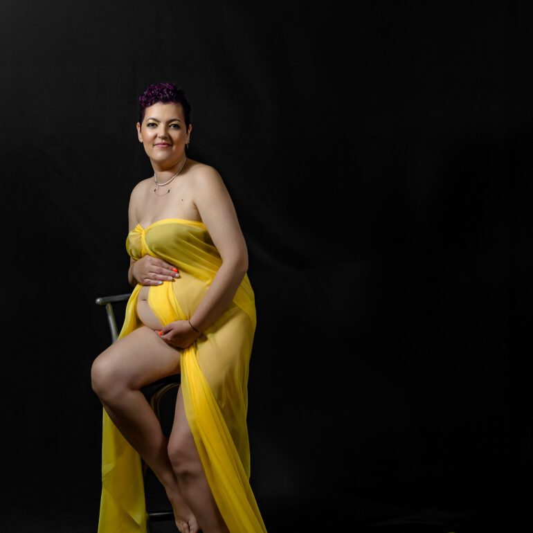 Fotografía de maternidad fine art Ioana sesión de embarazo con Mariuca