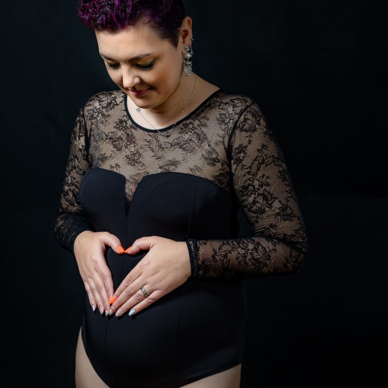 Fotografía de maternidad fine art Ioana sesión de embarazo con Mariuca