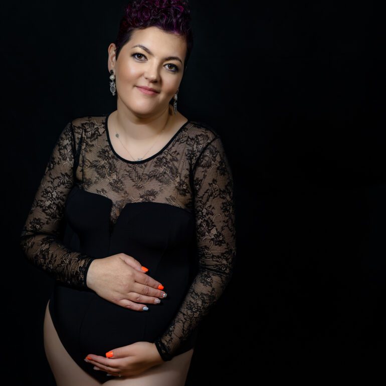 Fotografía de maternidad fine art Ioana sesión de embarazo con Mariuca