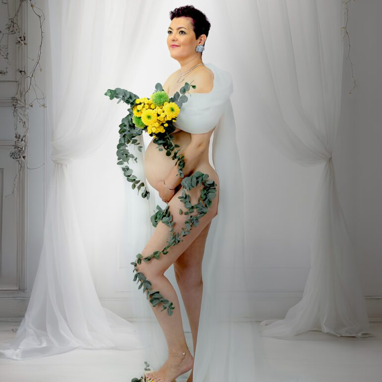 Fotografía de maternidad fine art Ioana sesión de embarazo con Mariuca