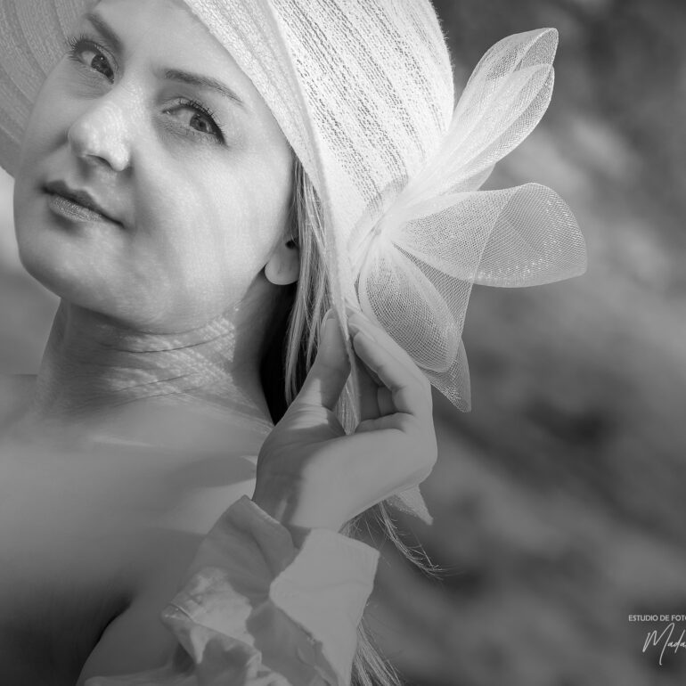 Fotografía en los campos de lavanda Sesión de retrato artístico en campo de lavanda con Andreea