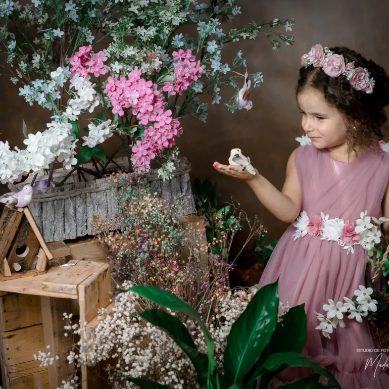 Antonia en el jardin edicion fine art sesion infantil