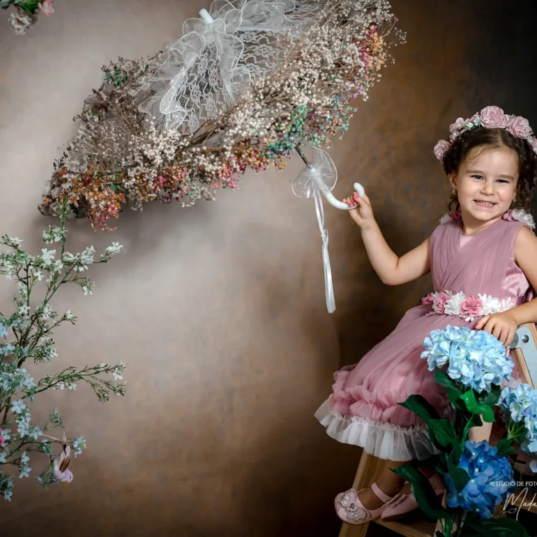 Antonia en el jardin edicion fine art sesion infantil