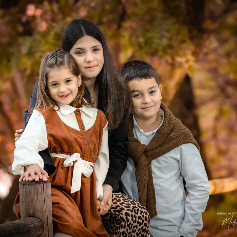 Sesión de fotos familiar sesión de retrato sesión foto de otoño con familia Popescu