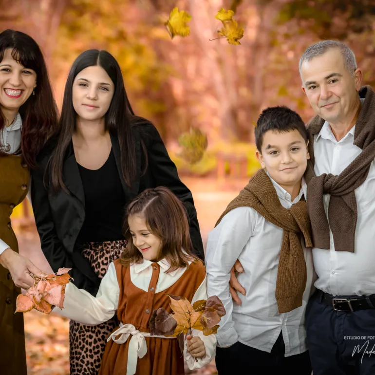 Sesión de fotos familiar sesión de retrato sesión foto de otoño con familia Popescu