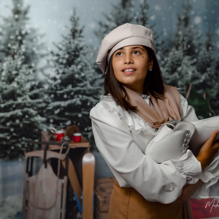 Sesión de fotos navideñas con Ilaria en pista de hielo Fotografía de Navidad Estudio de Fotografía Madalina Basarman