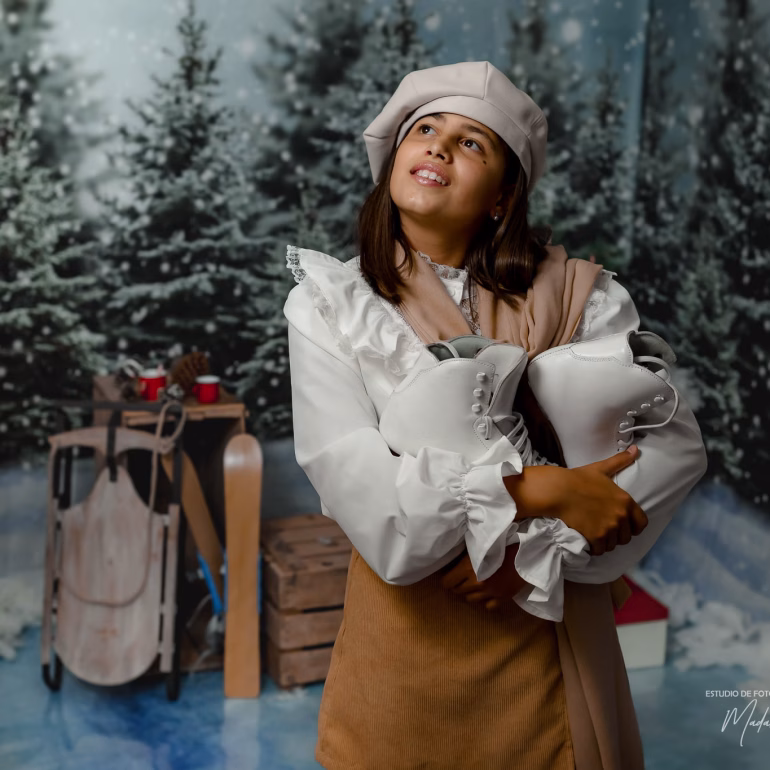 Sesión de fotos navideñas con Ilaria en pista de hielo Fotografía de Navidad Estudio de Fotografía Madalina Basarman