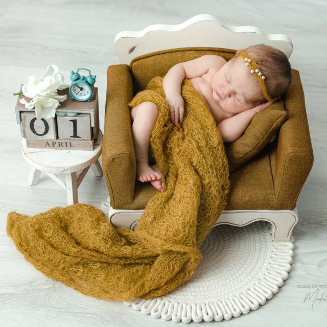 IZABELLA MARIA ❤️ 
Ayer conocí a Izabella, una muñequita de niña curiosa, dulce y preciosa.

www madalinabasarman es
Estudio de Fotografía en Logroño
Pl San Pedro nr 1 (a lado de la floristeria)
#newborn #reciennacidos #familias #fotobebe #bebelogroño #newbornlarioja #sesionfamiliar #madalinabasarman #fotografica #fotografbotez #fotografia #fotografologroño #fotografolarioja #fotograficabymadalinabasarman